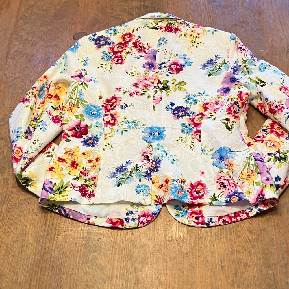 Floral Blazer in White with Multicolor Blooms - Picture 10 of 12